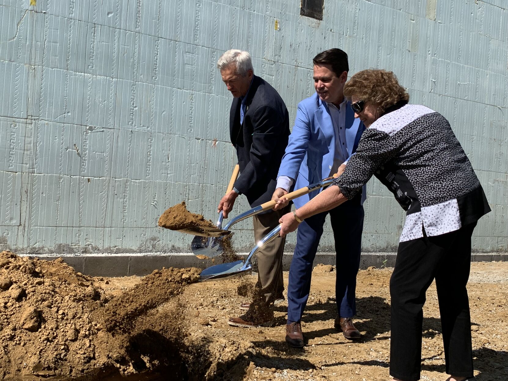 Echo Trail middle school time capsule bury.jpg